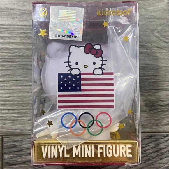Hello Kitty X Team USA Vinyl 3" Mini Figure-Kid Robot-Fencing-NEW - Picture 4 of 6
